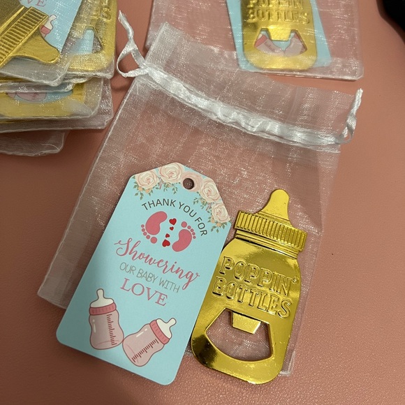 Baby bottle opener party favour with extra thank you cards and string - Picture 3 of 4
